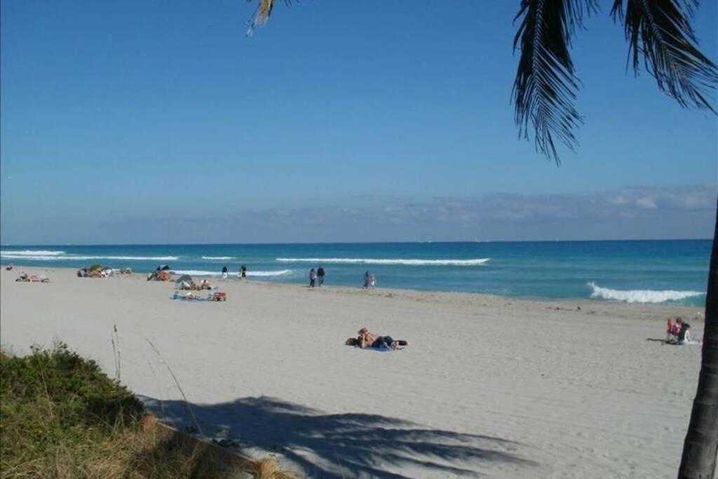 Apartamento Steps From The Beach Right On The Waterfront Hollywood Exterior foto